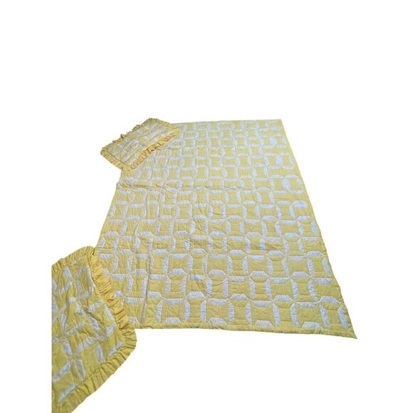 Stunning Sunny Yellow and White handmade Quilted Blanket & Shams Twin / Daybed - Picture 16 of 16